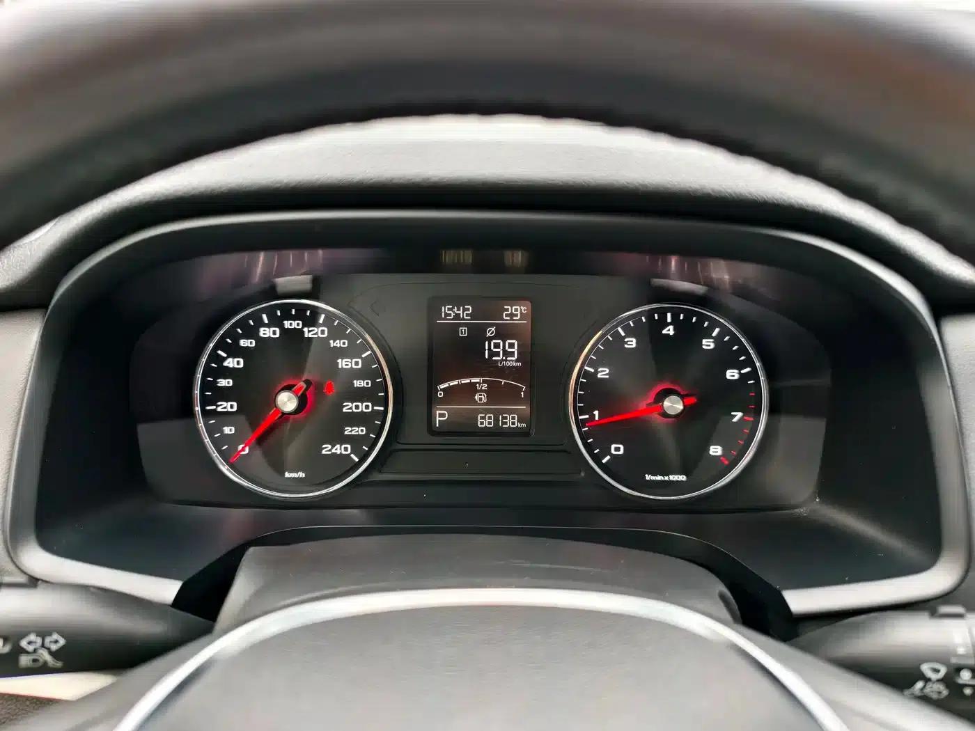 Roewe i6 Classic 2018 20T Automatic Internet Smart Edition — миниатюра 14
