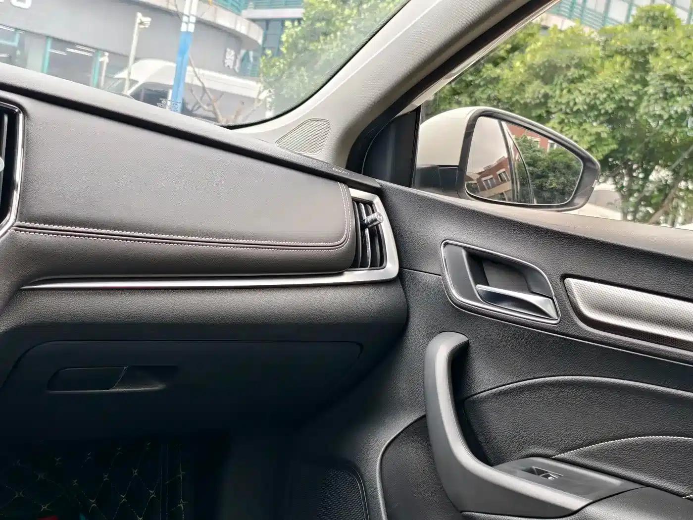 Roewe i6 Classic 2018 20T Automatic Internet Smart Edition — миниатюра 16