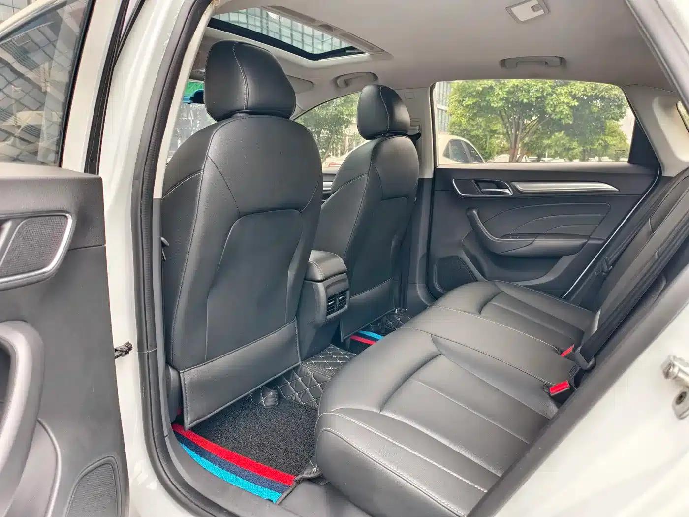 Roewe i6 Classic 2018 20T Automatic Internet Smart Edition — миниатюра 17
