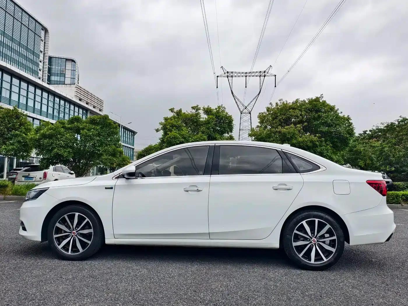 Roewe i6 Classic 2018 20T Automatic Internet Smart Edition — миниатюра 8