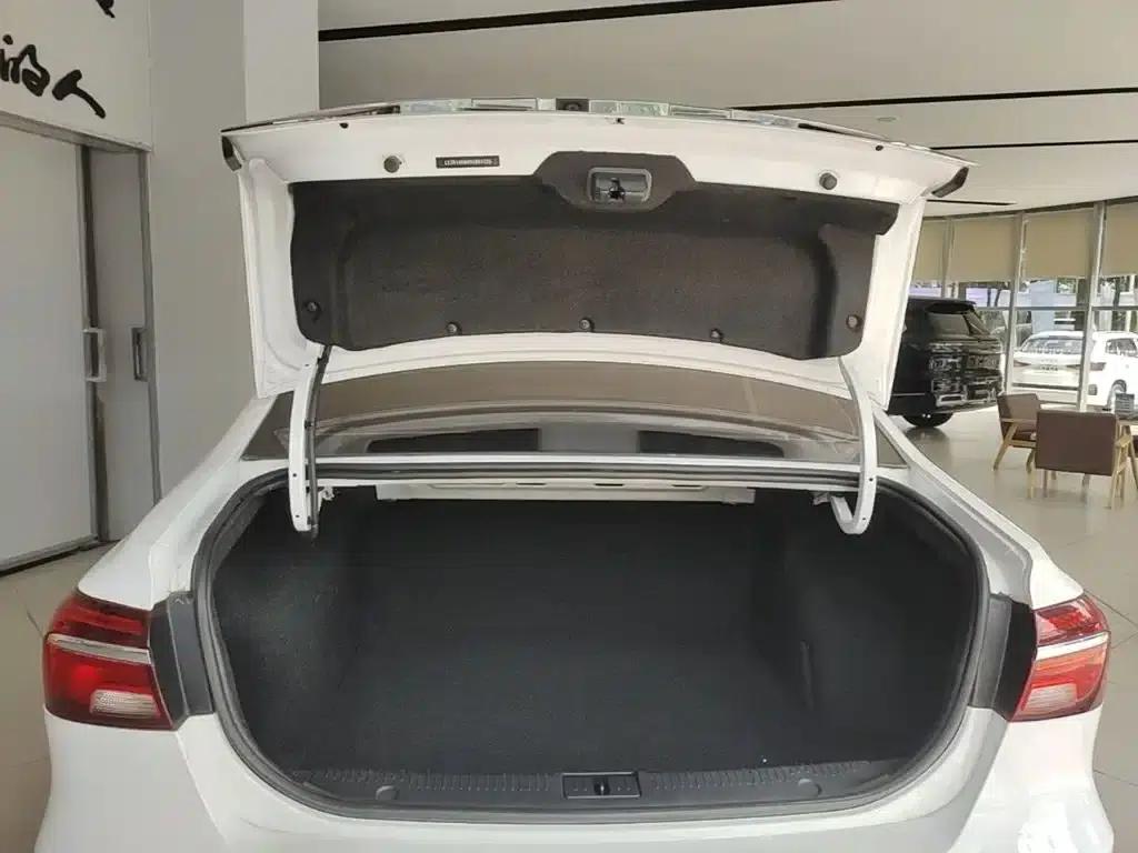 Roewe i6 Classic 2020 PLUS 1.6L CVT 4G Connected Glory Flagship Edition — миниатюра 19