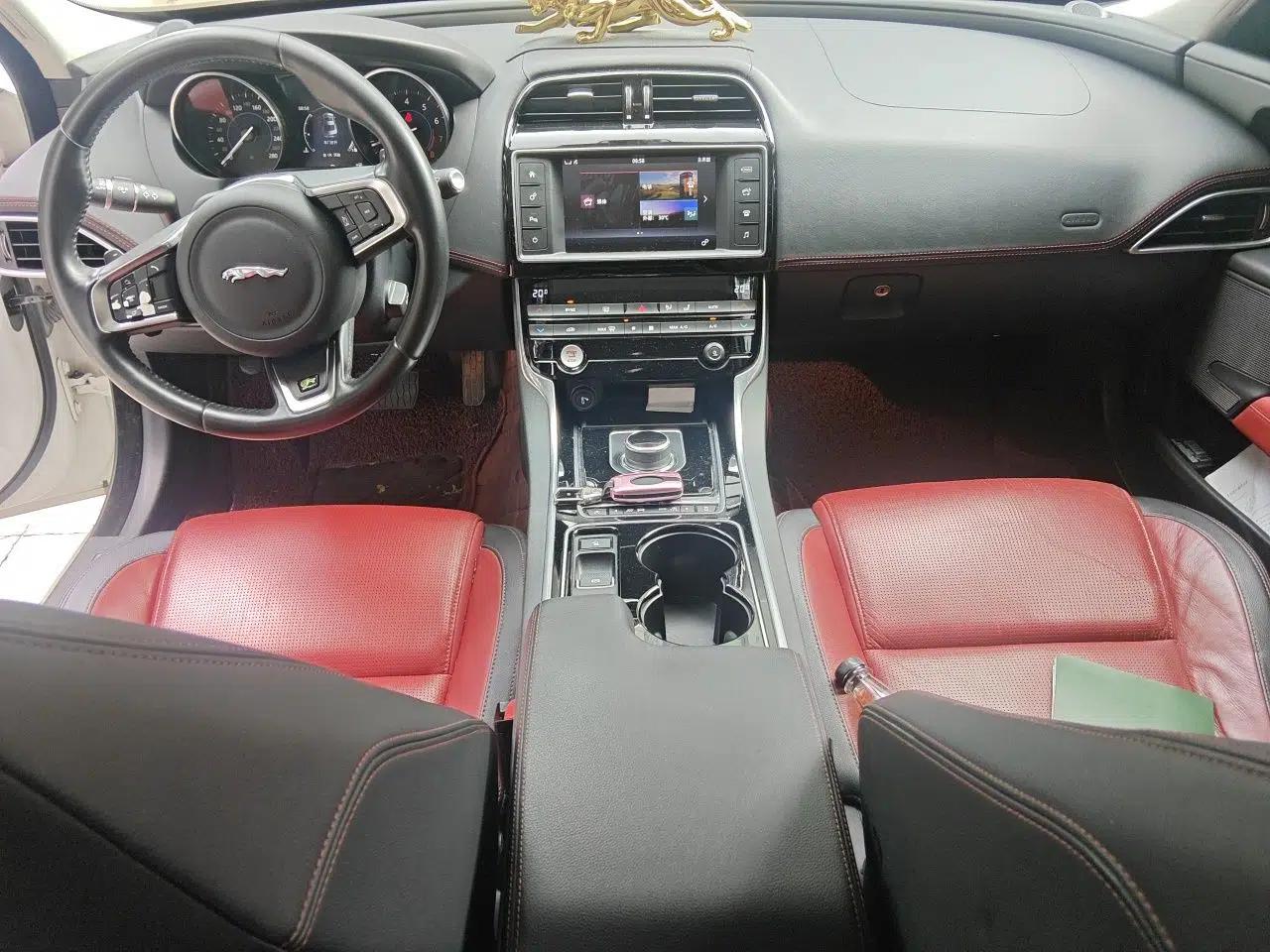 Jaguar XE 2017 2.0T 200 PS R-Sport — миниатюра 9