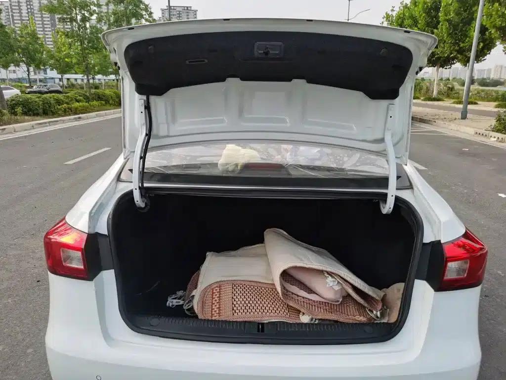 Roewe 360 2015 1.5L Automatic Deluxe Edition — миниатюра 19