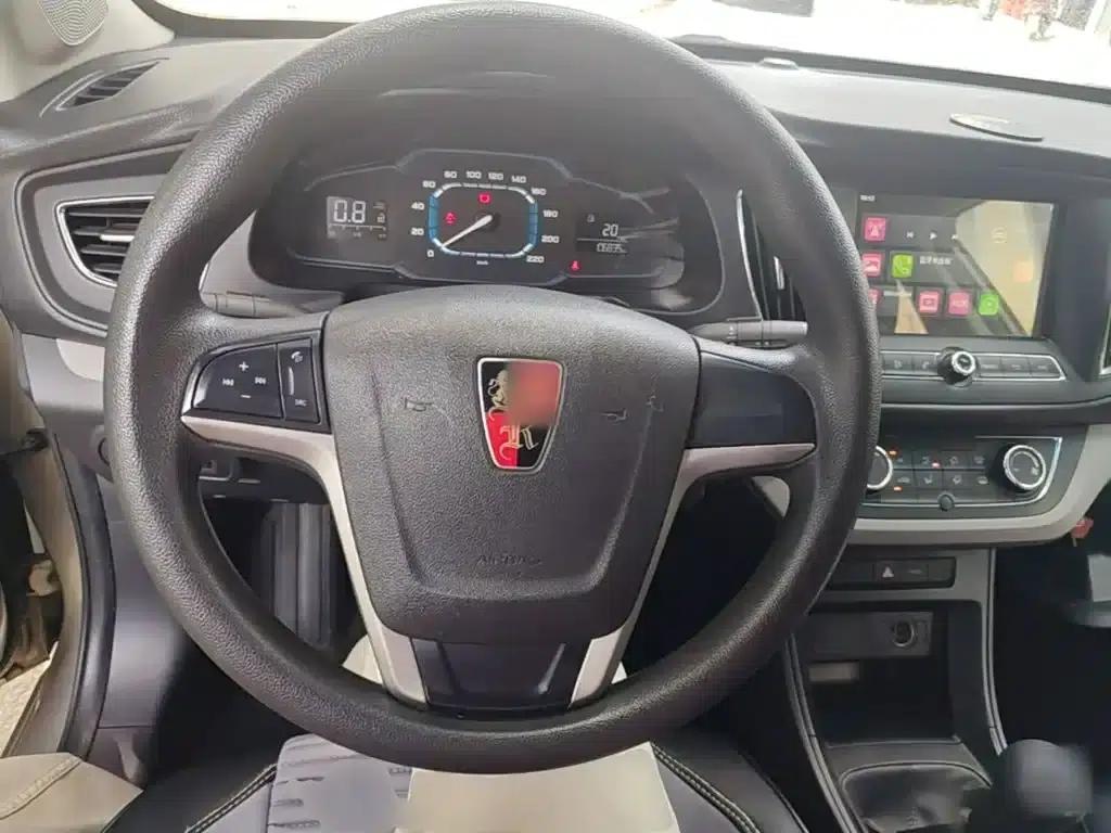 Roewe 360 2016 1.5L Manual Smart Screen Edition — миниатюра 11