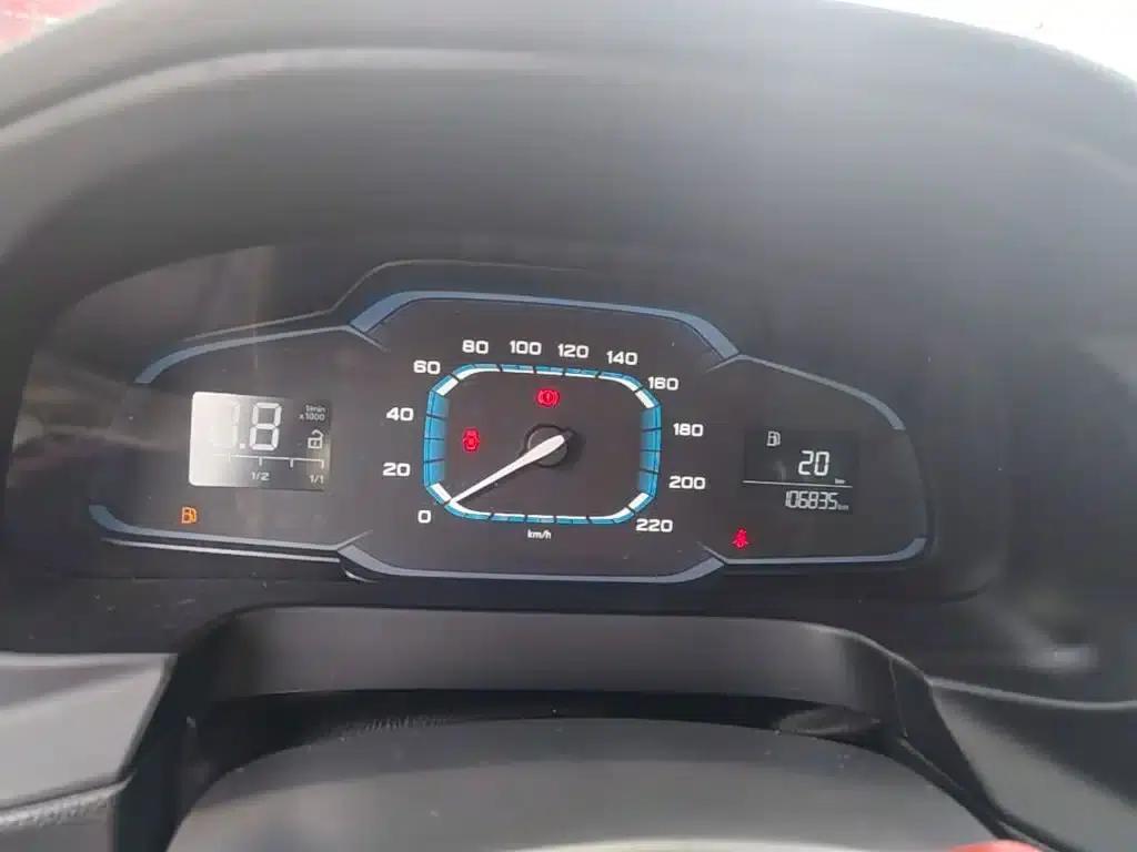 Roewe 360 2016 1.5L Manual Smart Screen Edition — миниатюра 12