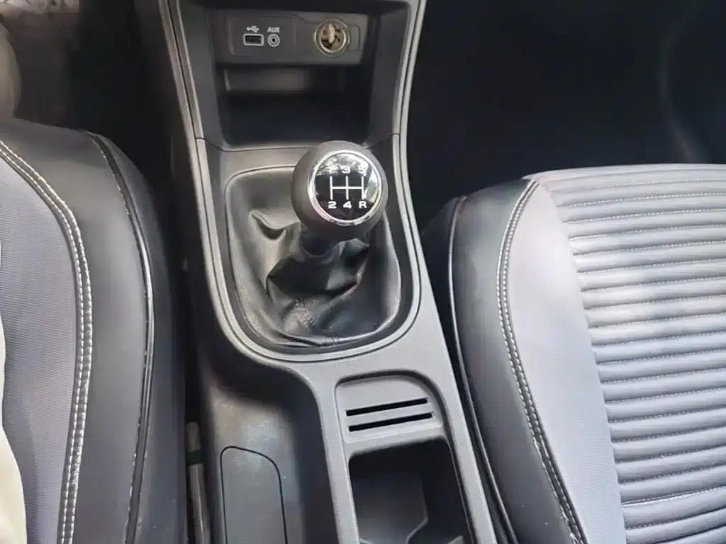 Roewe 360 2016 1.5L Manual Smart Screen Edition — миниатюра 14