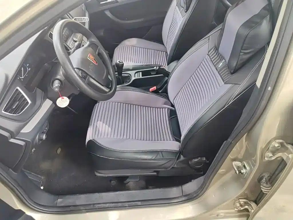 Roewe 360 2016 1.5L Manual Smart Screen Edition — миниатюра 15