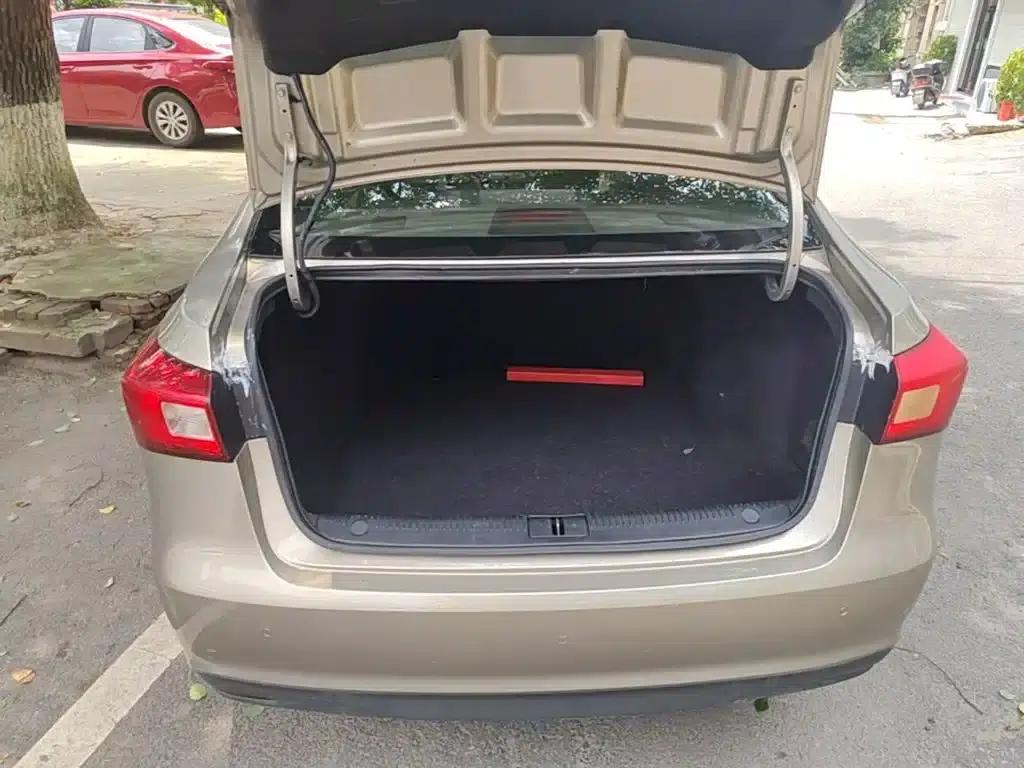 Roewe 360 2016 1.5L Manual Smart Screen Edition — миниатюра 19