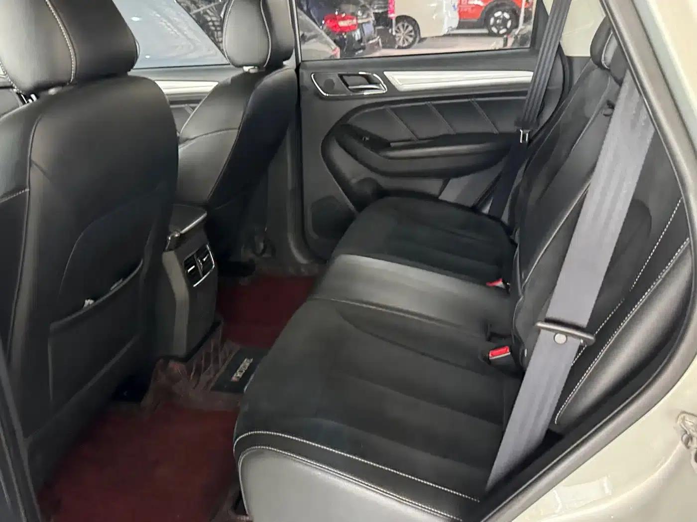 Roewe RX5 New Energy 2017 eRX5 50T Hybrid Connected Premium Flagship Edition — миниатюра 3