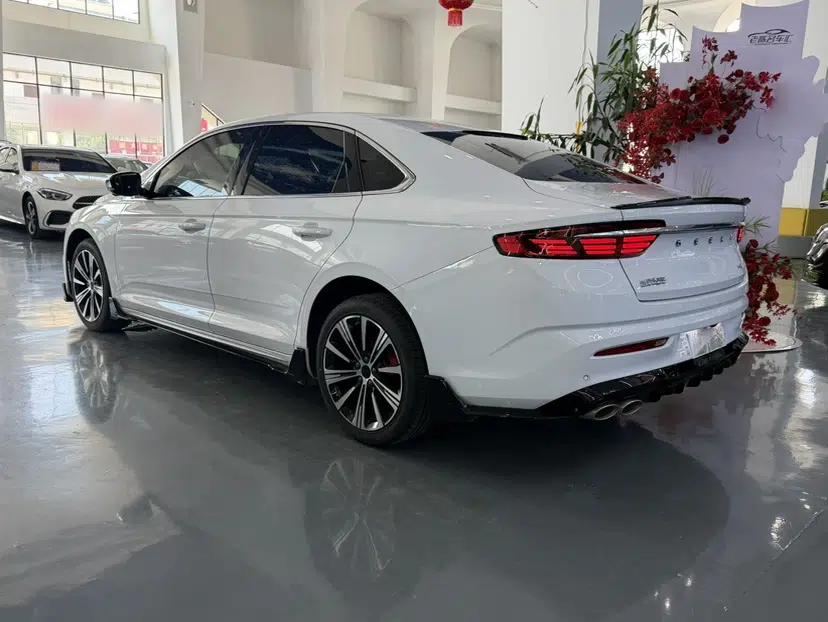 Geely Auto Preface 2025 Dongfang Yao 1.5TD Kunlun Edition — миниатюра 4