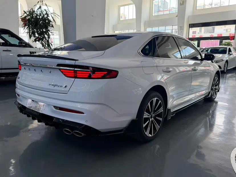 Geely Auto Preface 2025 Dongfang Yao 1.5TD Kunlun Edition — миниатюра 6