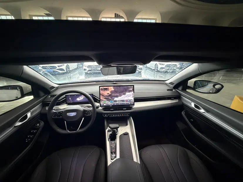 Geely Auto Preface 2025 Dongfang Yao 1.5TD Kunlun Edition — миниатюра 8