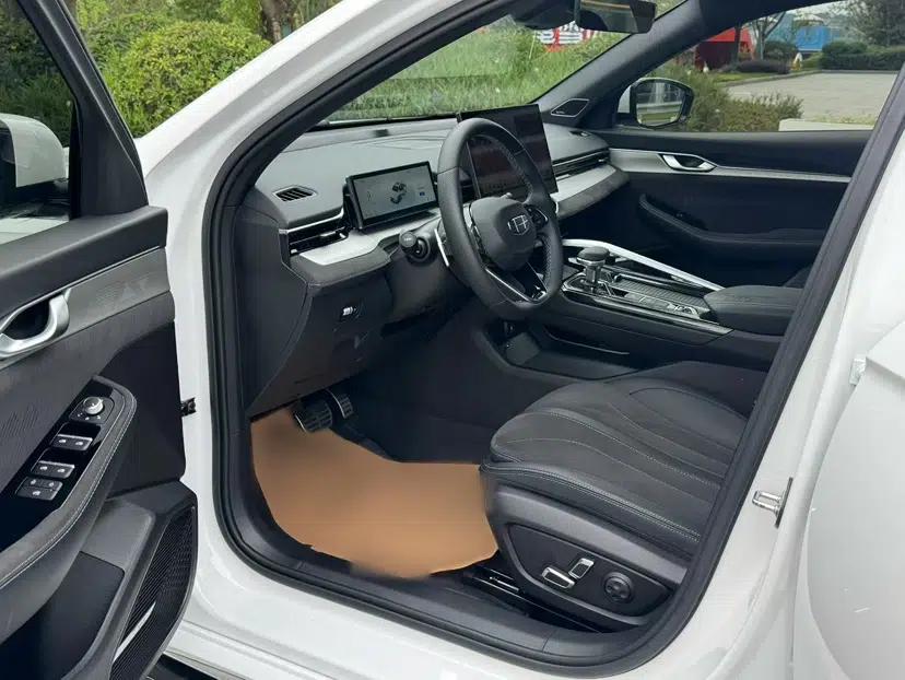 Geely Auto Preface 2025 Dongfang Yao 2.0TD Lanxing Edition — миниатюра 11