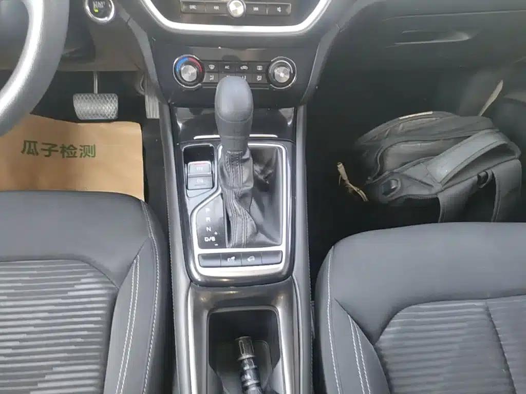 Roewe RX3 2020 1.6L CVT 4G Connected Super Cool Elite Edition — миниатюра 14