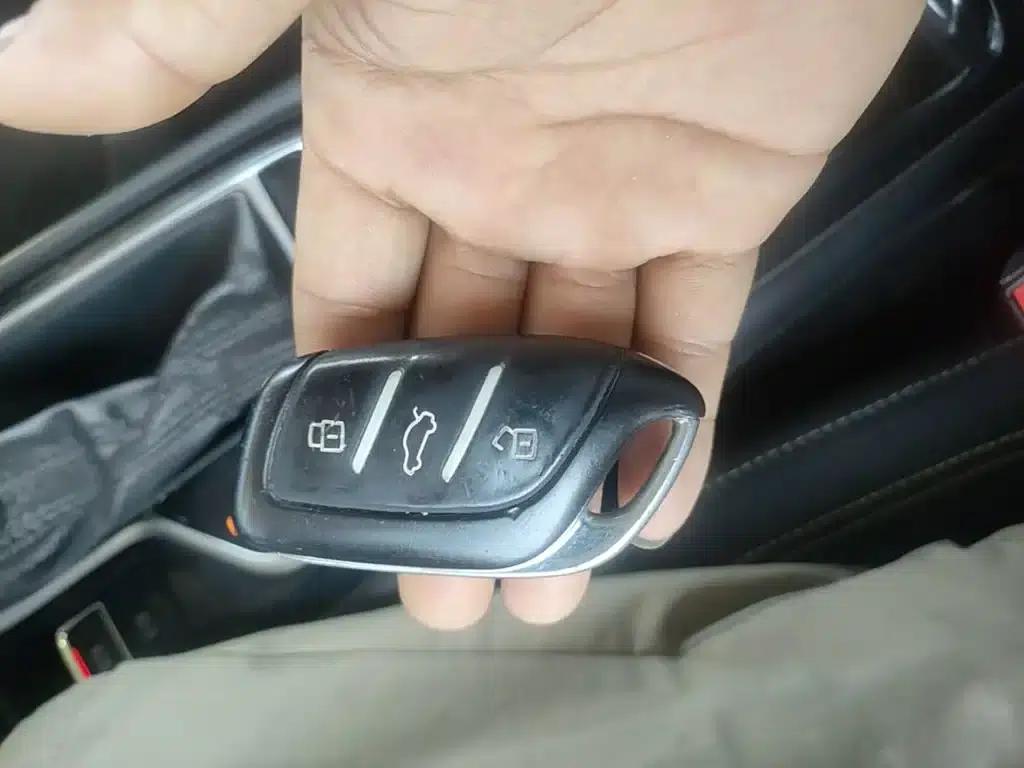 Roewe RX3 2020 1.6L CVT 4G Connected Super Cool Elite Edition — миниатюра 9