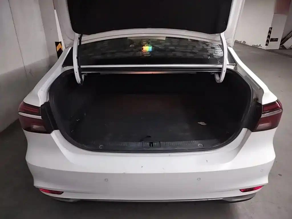 Roewe i6 New Energy 2019 PLUS 50T 4G Connected Glory Luxury Edition — миниатюра 19