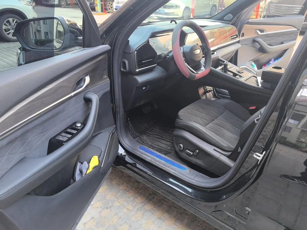 Geely Auto Monjaro L 2025 Dongfang Yao 2.0TD Automatic Lanxing Edition — миниатюра 19