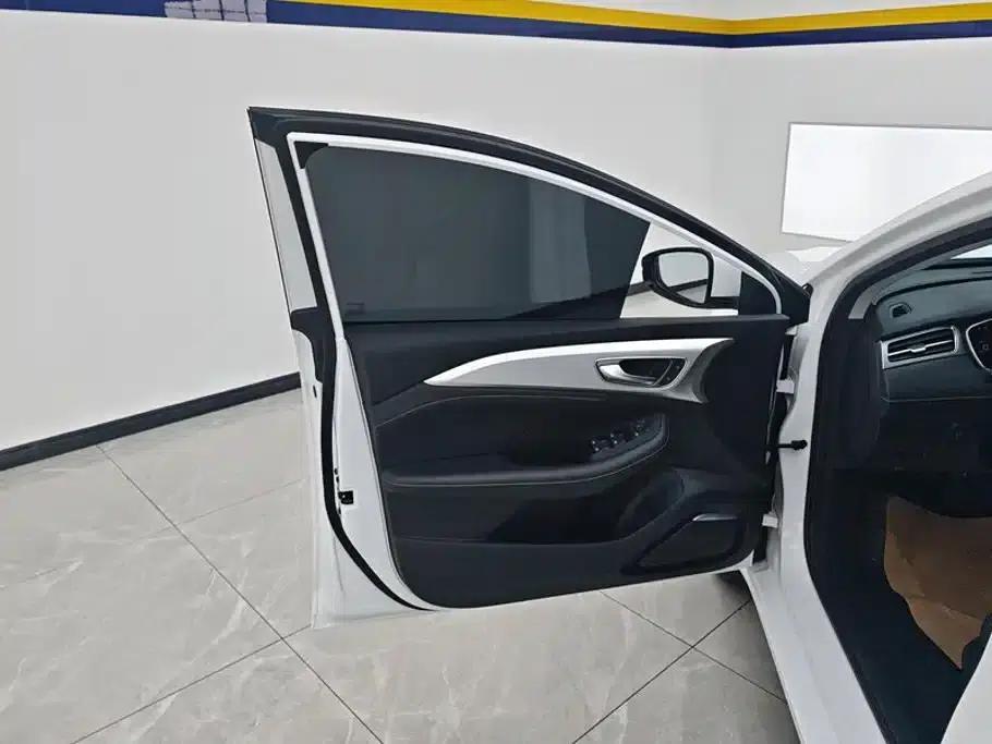 Roewe i6 MAX New Energy 2023 EV 420 Panoramic Roof Special Edition — миниатюра 7