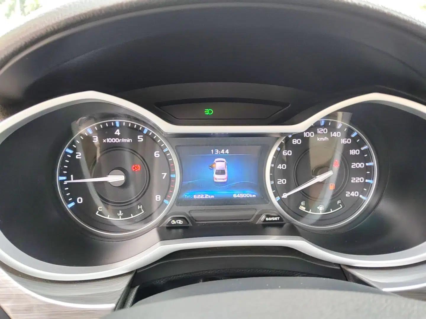 Geely Auto Emgrand 2017 Sedan Million Edition 1.5L Manual Luxury Model — миниатюра 14