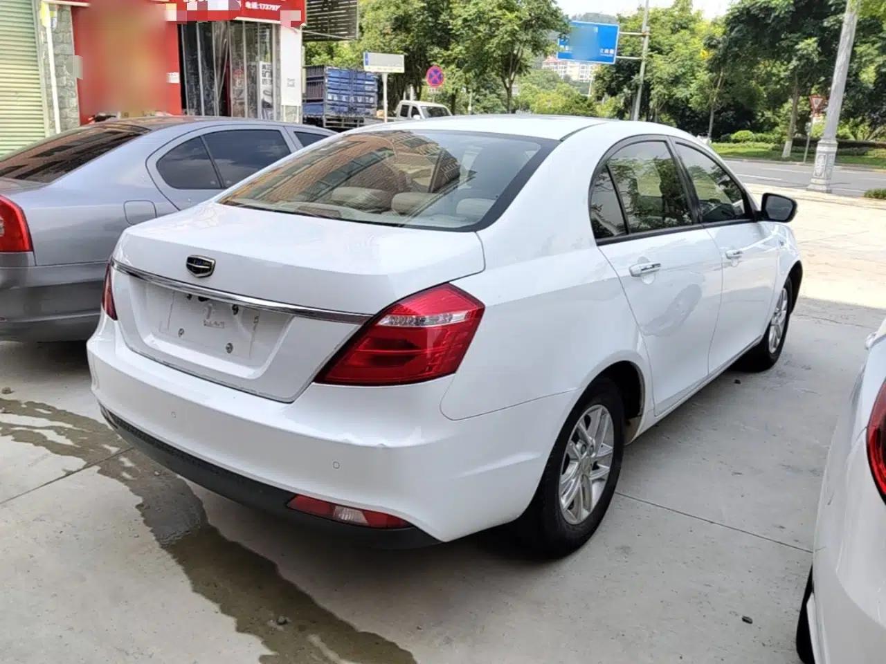 Geely Auto Emgrand 2017 Sedan Million Edition 1.5L Manual Luxury Model — миниатюра 6