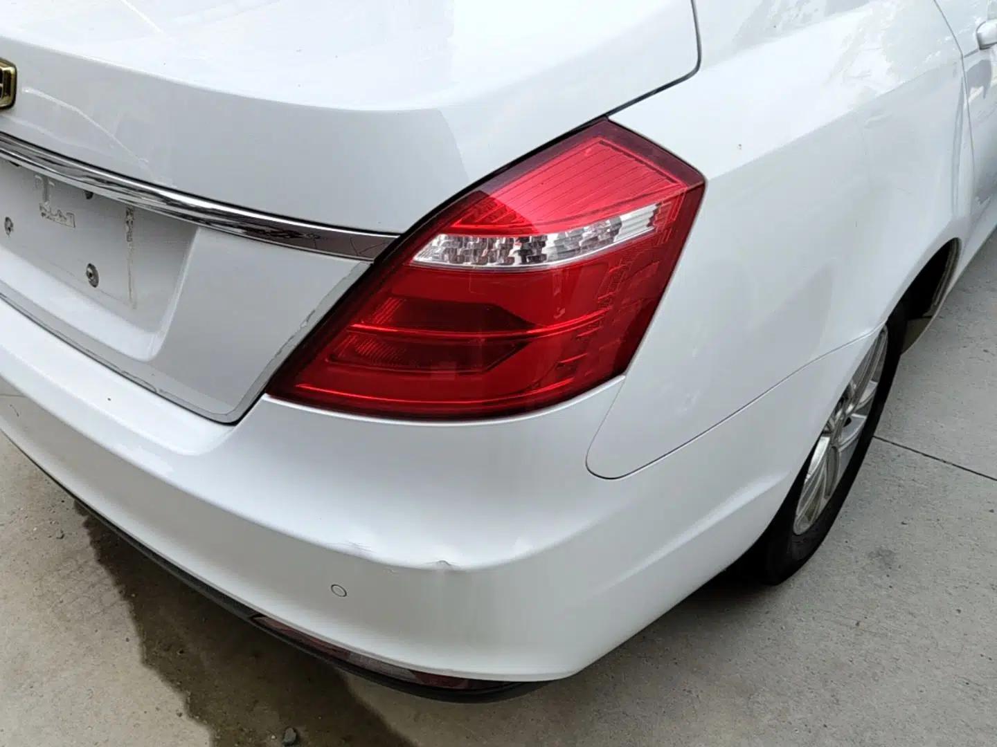 Geely Auto Emgrand 2017 Sedan Million Edition 1.5L Manual Luxury Model — миниатюра 9