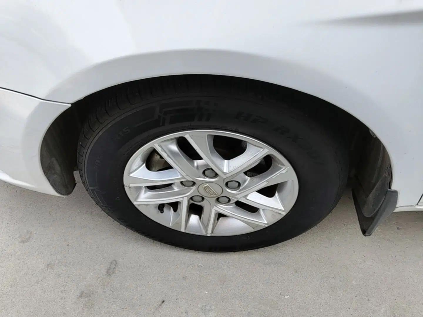 Geely Auto Emgrand 2017 Sedan Million Edition 1.5L Manual Luxury Model — миниатюра 10