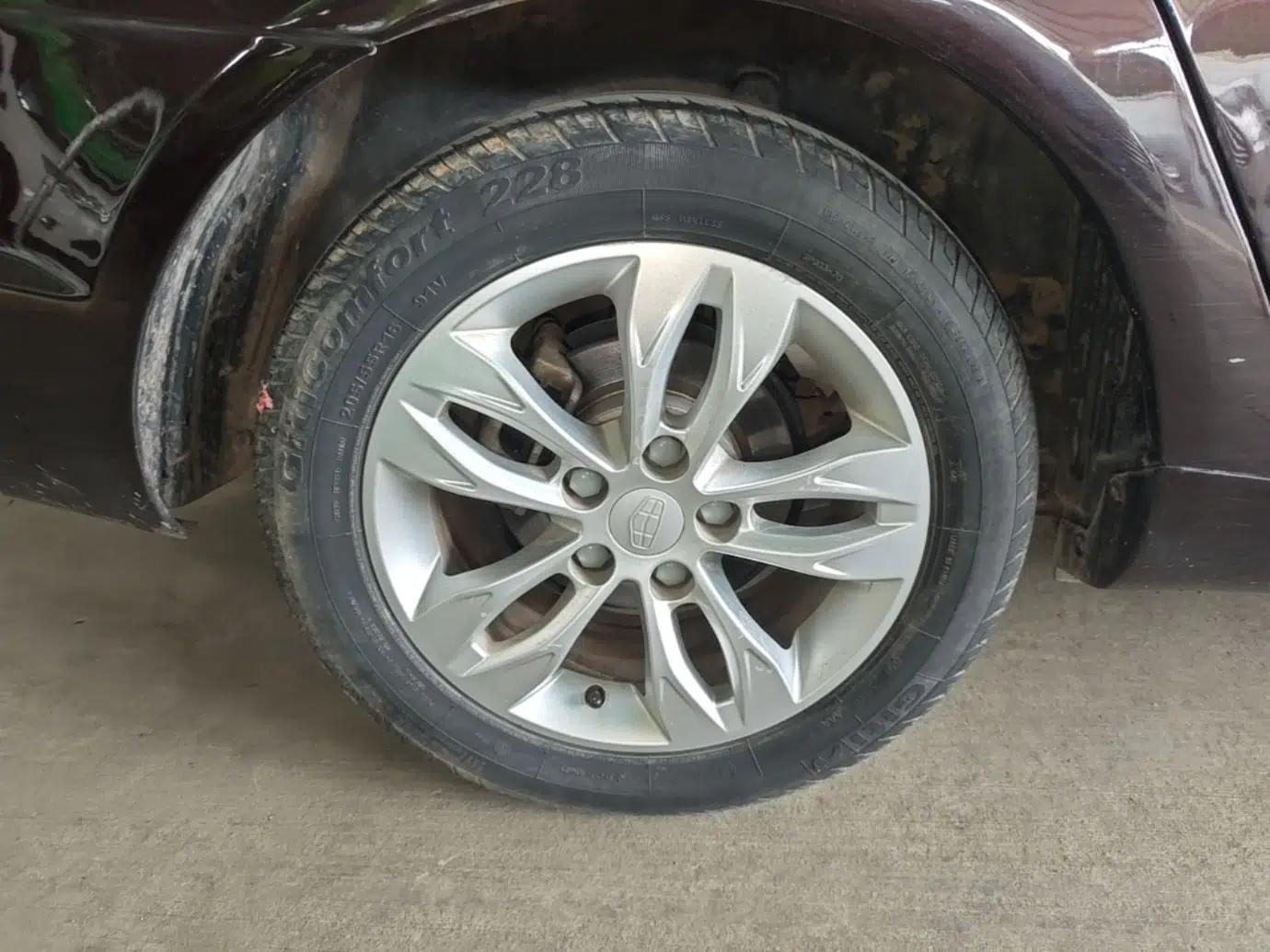 Geely Auto Emgrand 2015 Sedan 1.5L CVT Upward Version — миниатюра 11