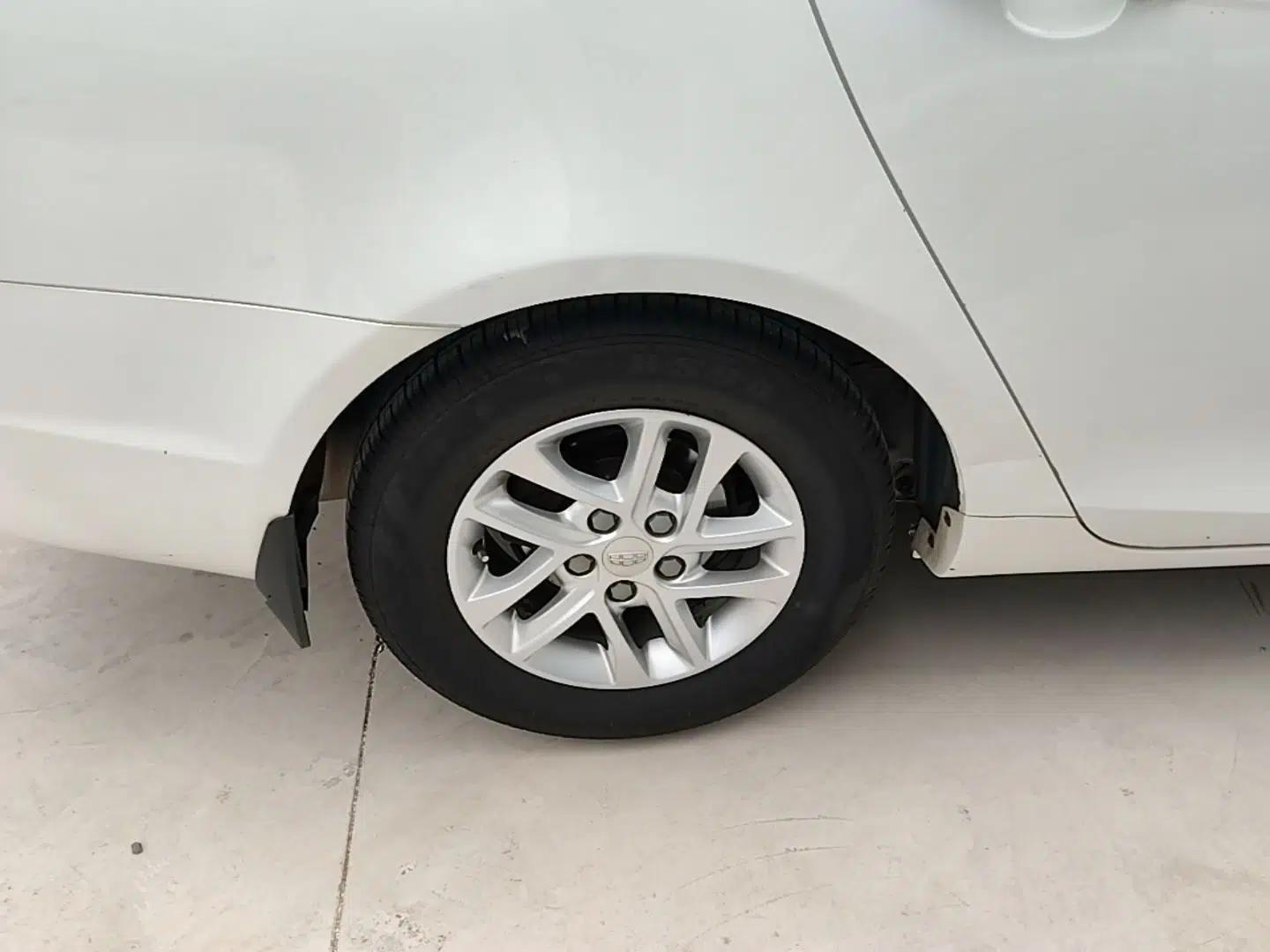 Geely Auto Emgrand 2017 Sedan Million Edition 1.5L Manual Luxury Model — миниатюра 11