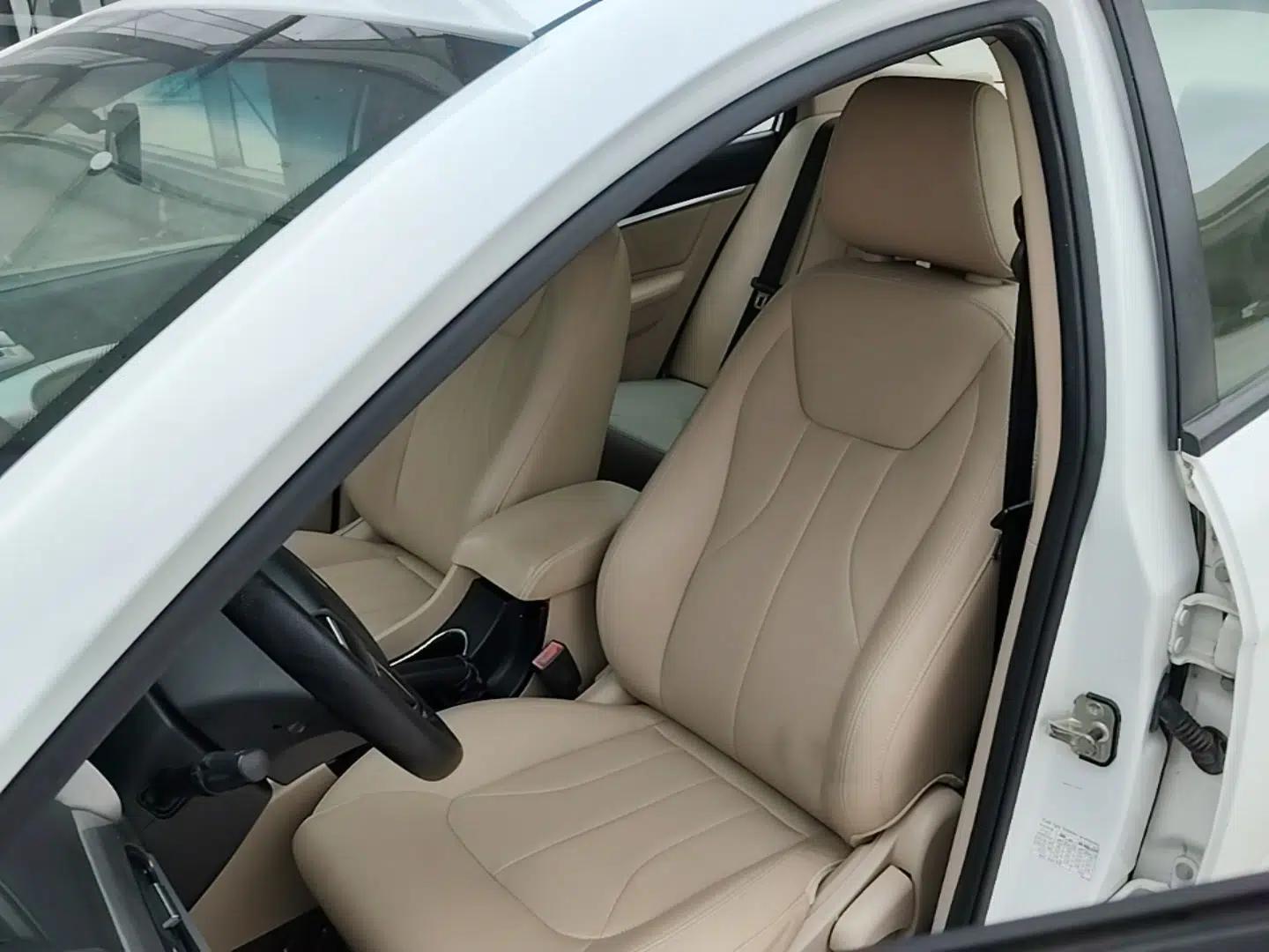 Geely Auto Emgrand 2017 Sedan Million Edition 1.5L Manual Luxury Model — миниатюра 17