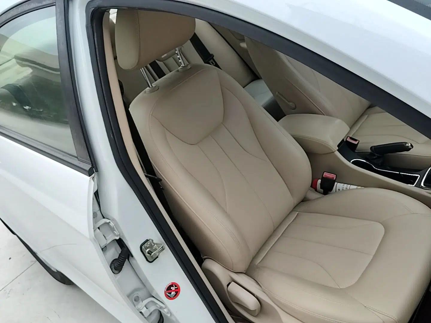 Geely Auto Emgrand 2017 Sedan Million Edition 1.5L Manual Luxury Model — миниатюра 19