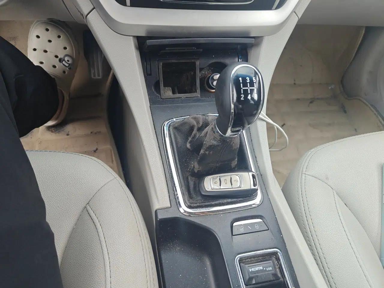 Geely Auto Emgrand 2014 Sedan 1.5L Manual Elite Model — миниатюра 14