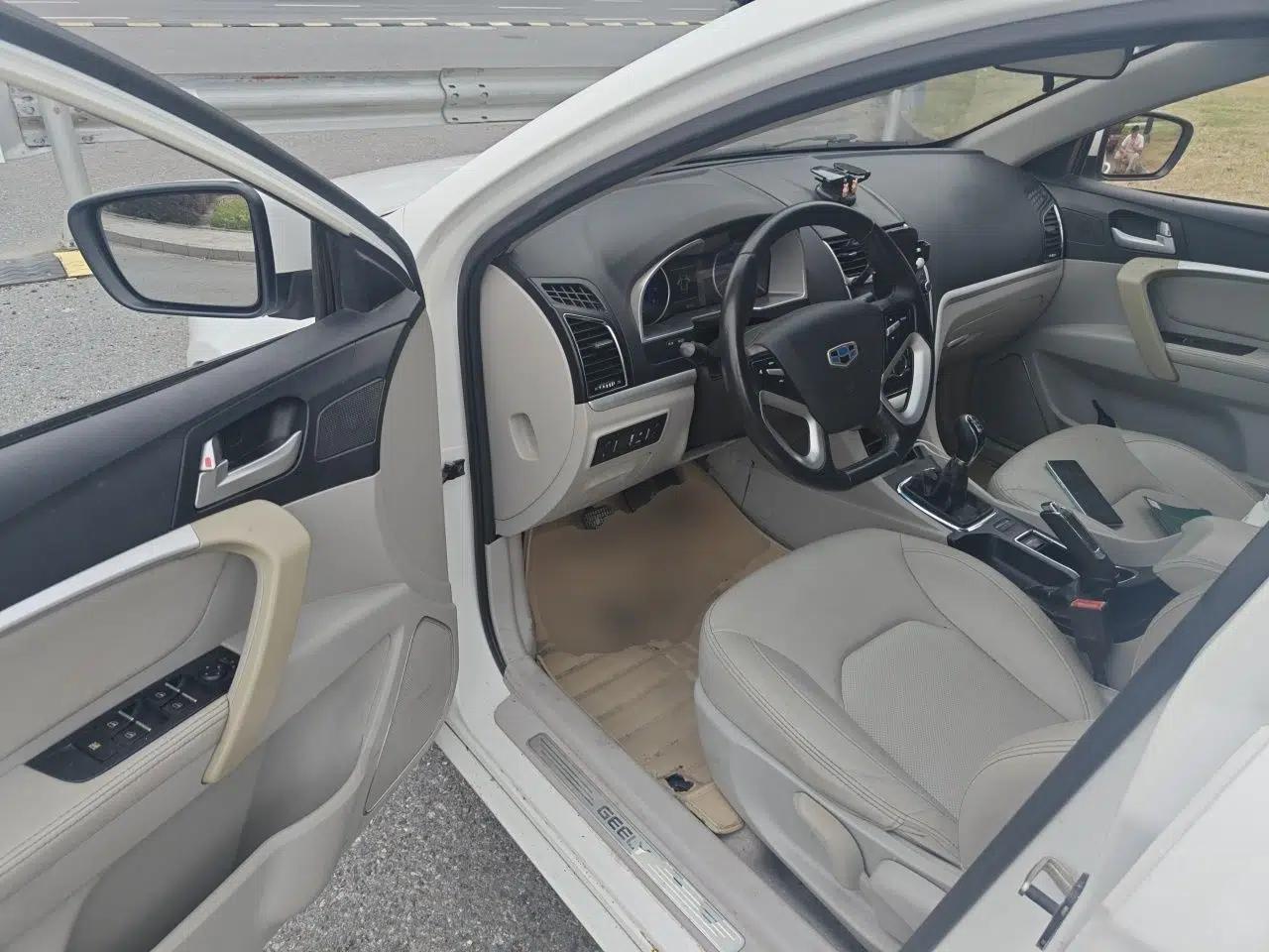 Geely Auto Emgrand 2014 Sedan 1.5L Manual Elite Model — миниатюра 16