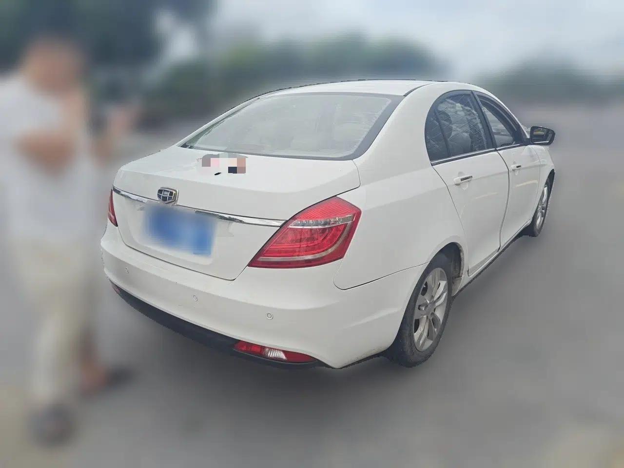 Geely Auto Emgrand 2014 Sedan 1.5L Manual Elite Model — миниатюра 6