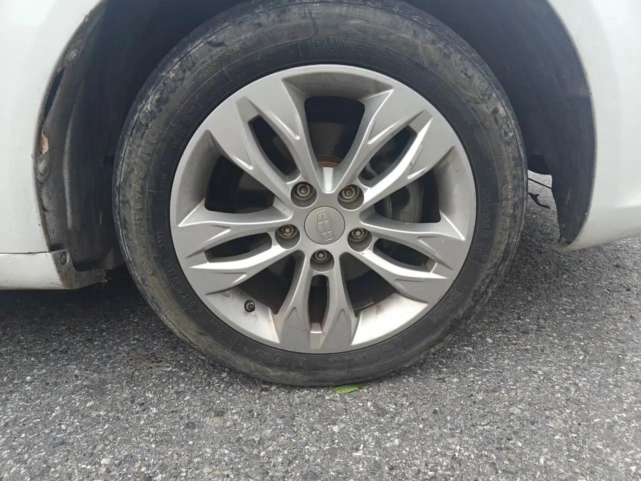 Geely Auto Emgrand 2014 Sedan 1.5L Manual Elite Model — миниатюра 8