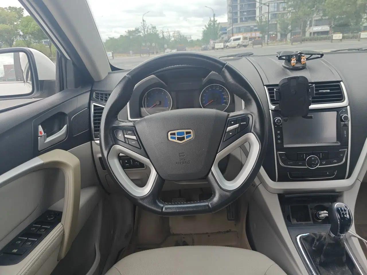Geely Auto Emgrand 2014 Sedan 1.5L Manual Elite Model — миниатюра 10