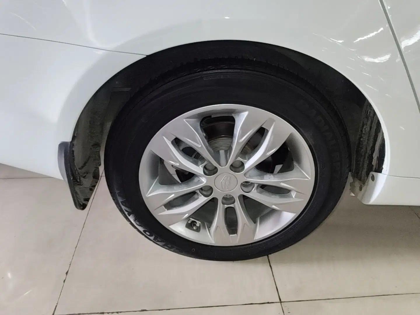 Geely Auto Emgrand 2016 Sedan 1.5L Manual Upward Edition — миниатюра 11