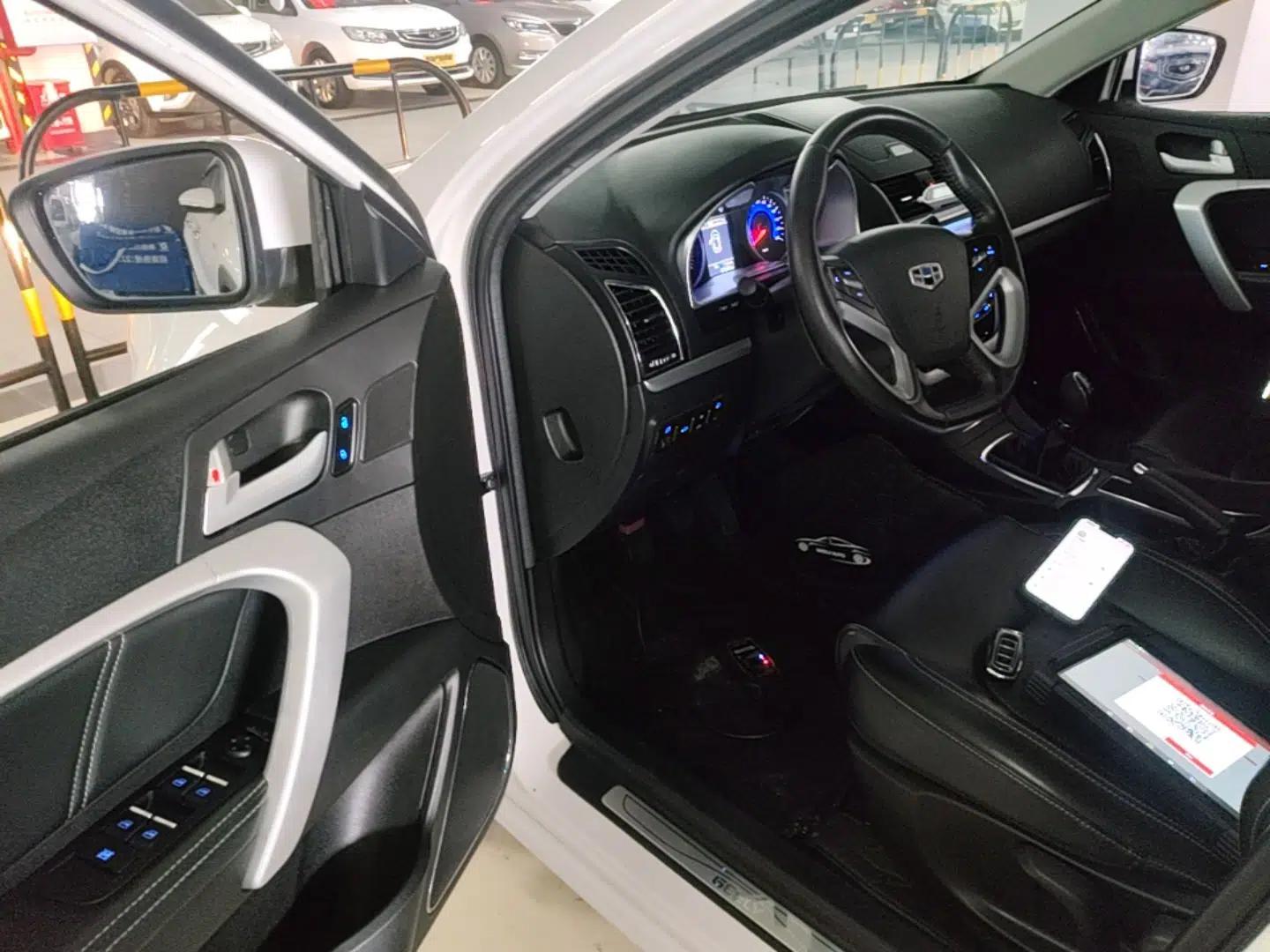 Geely Auto Emgrand 2016 Sedan 1.5L Manual Upward Edition — миниатюра 17
