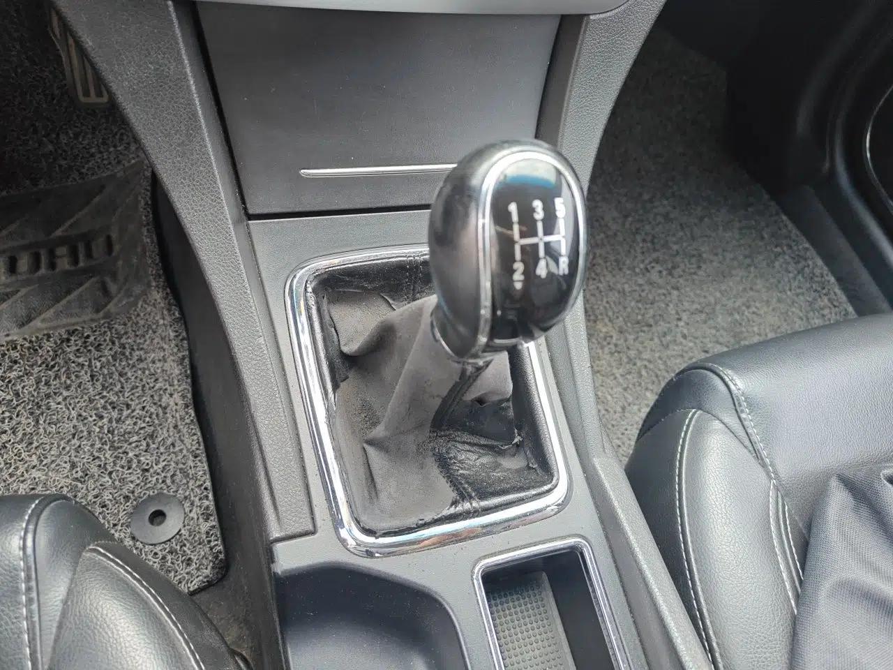 Geely Auto Emgrand 2016 Sedan 1.5L Manual Upward Edition — миниатюра 14