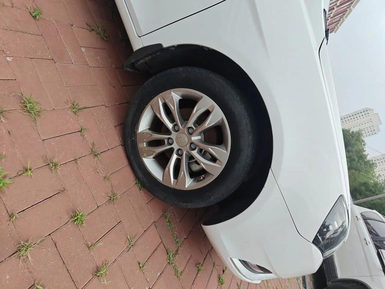 Geely Auto Emgrand 2016 Sedan 1.5L Manual Upward Edition — миниатюра 8