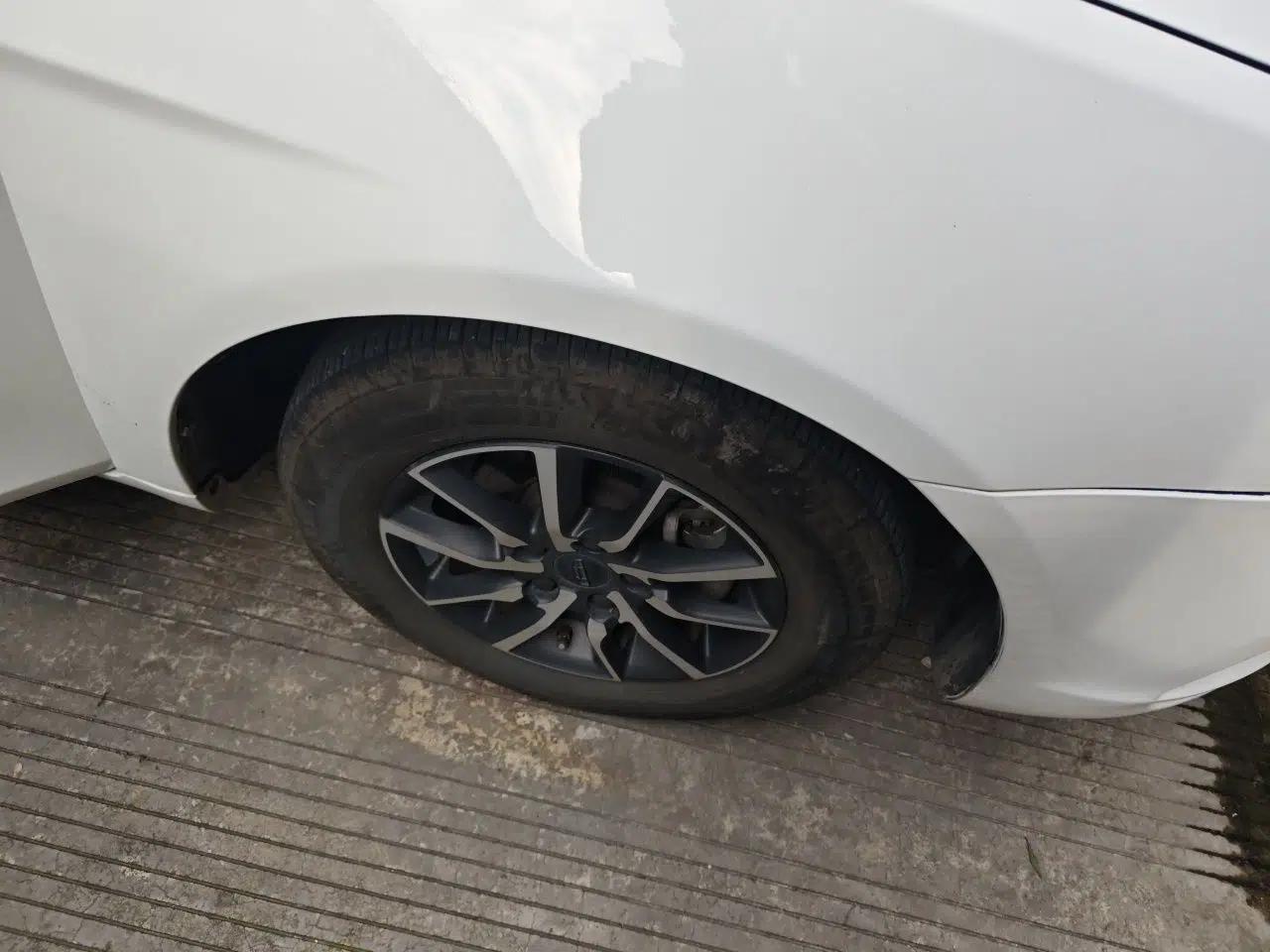 Geely Auto Emgrand 2019 Leading Edition 1.5L Manual Luxury Model China VI Standard — миниатюра 8