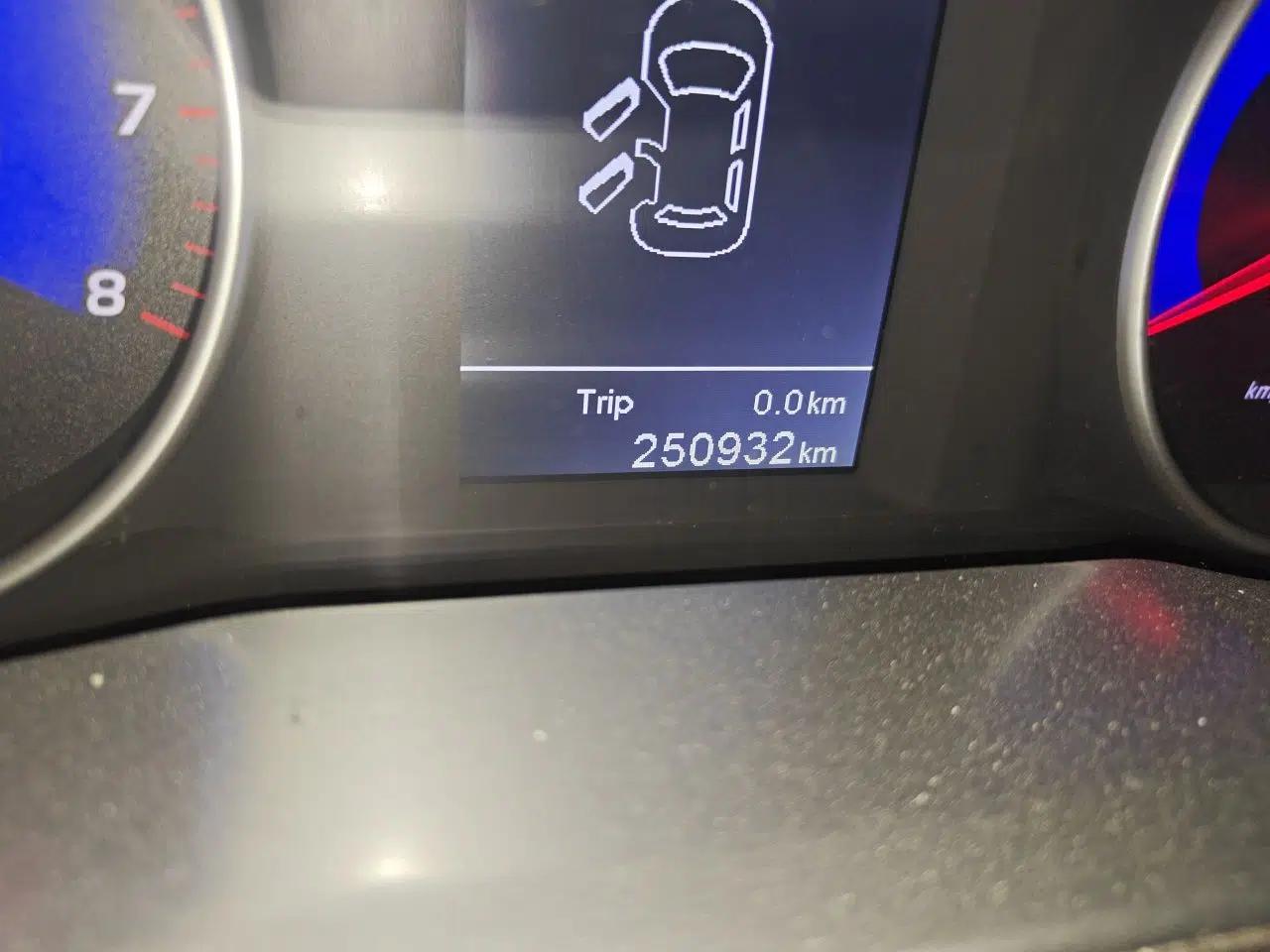 Geely Auto Emgrand 2015 Sedan 1.5L Manual - Top Trim Level — миниатюра 12