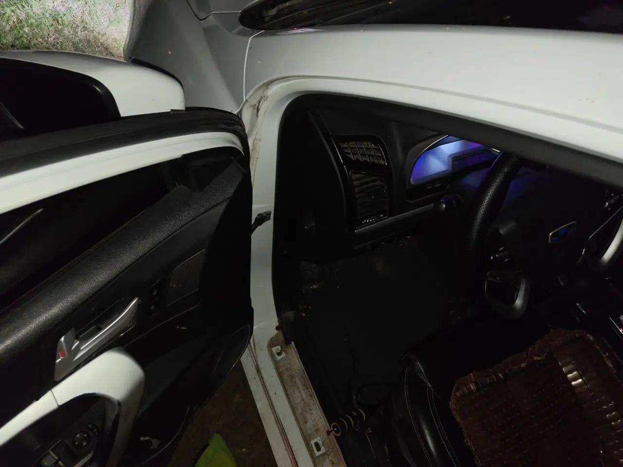 Geely Auto Emgrand 2015 Sedan 1.5L Manual - Top Trim Level — миниатюра 16