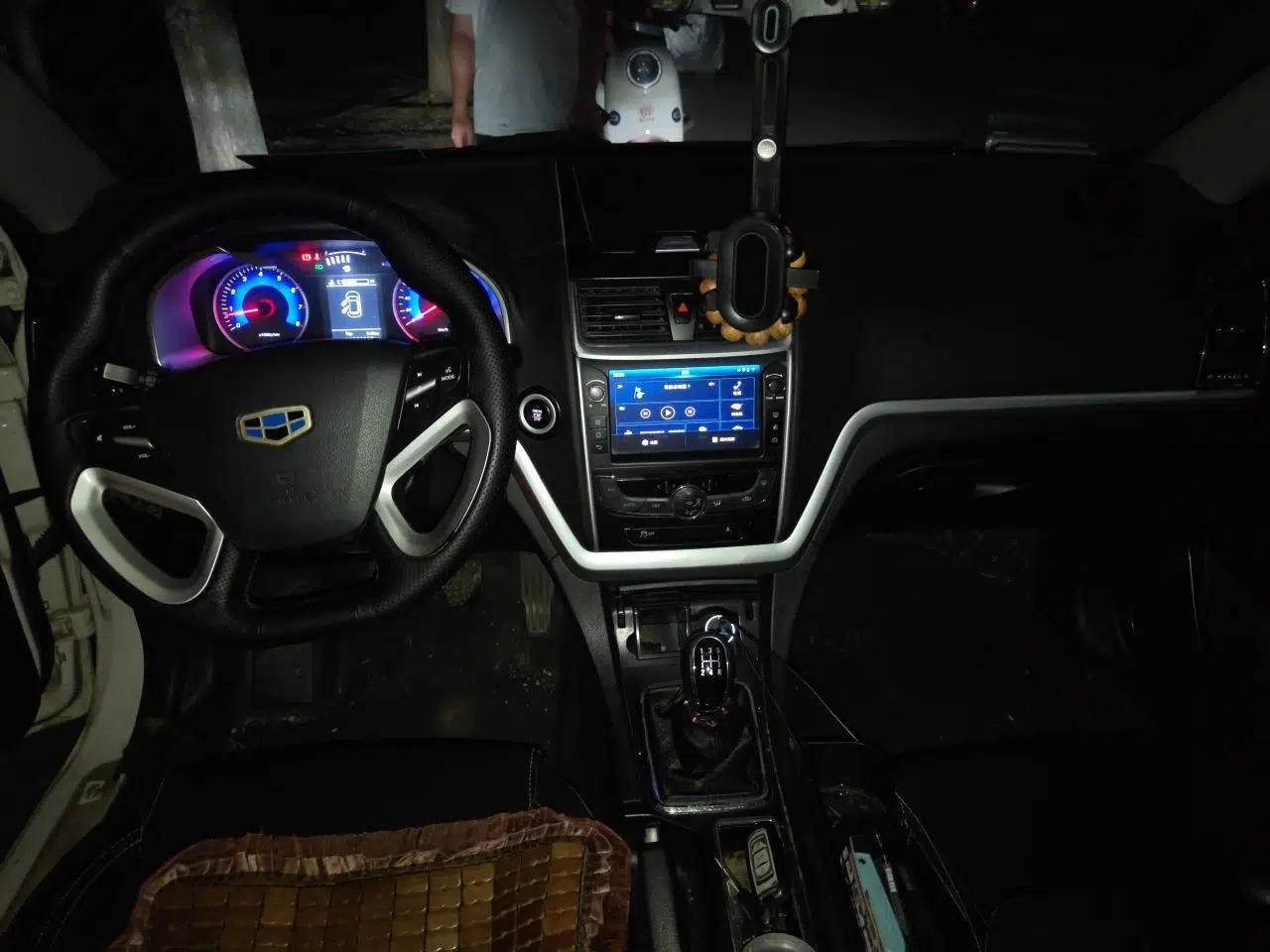 Geely Auto Emgrand 2015 Sedan 1.5L Manual - Top Trim Level — миниатюра 9