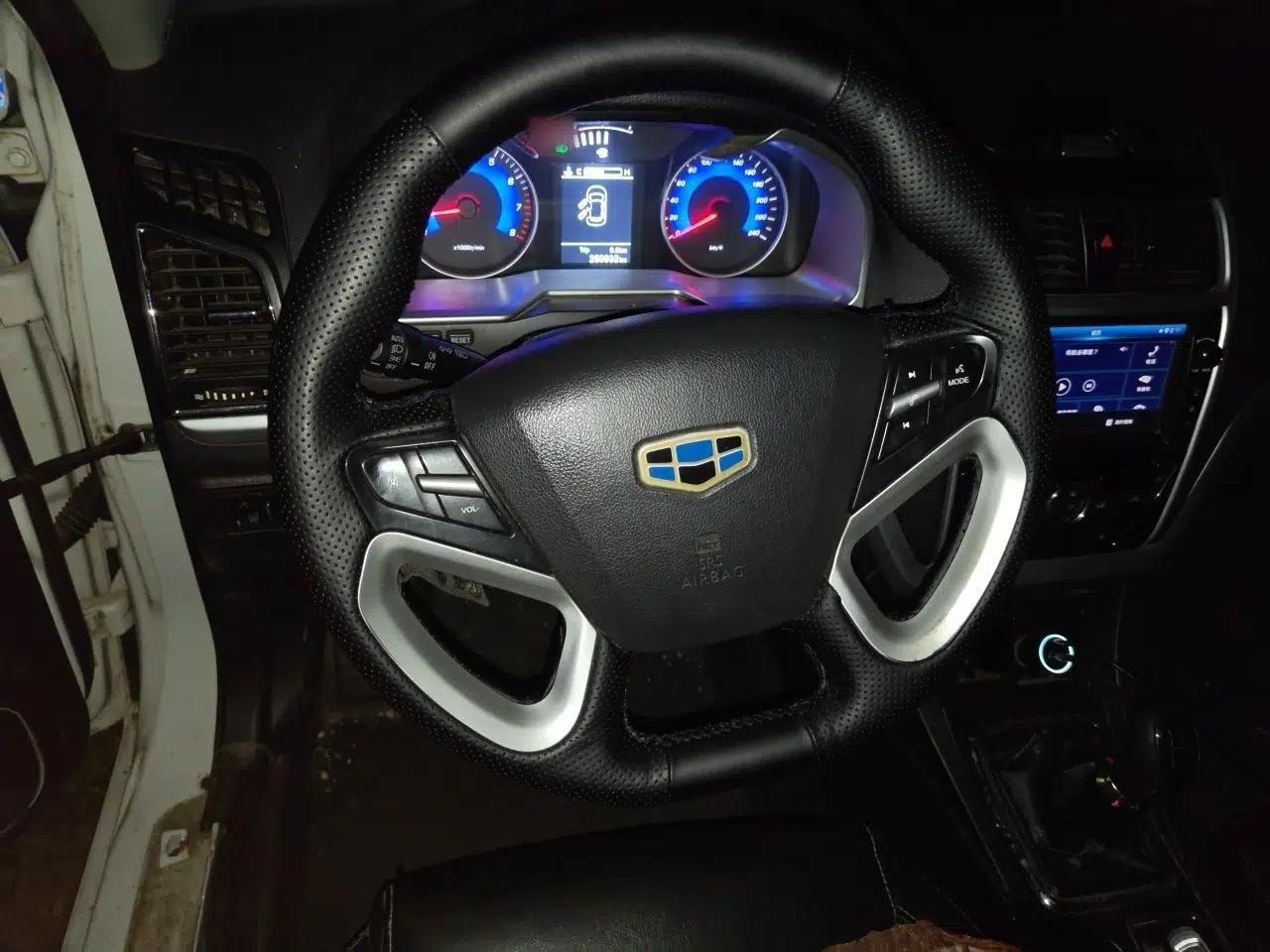 Geely Auto Emgrand 2015 Sedan 1.5L Manual - Top Trim Level — миниатюра 10