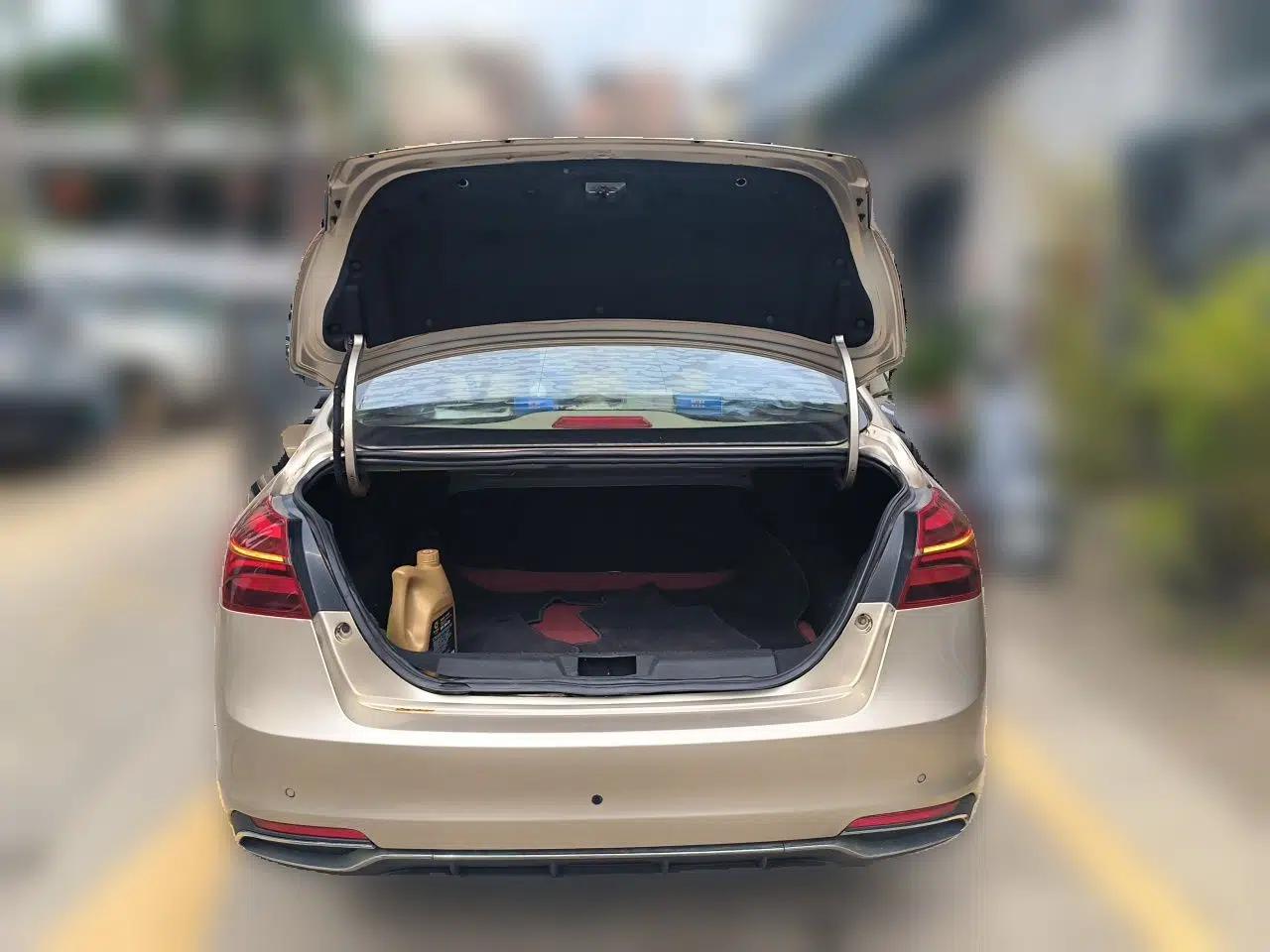 Geely Auto Emgrand 2019 Leading Edition 1.5L Manual Luxury Model China V Standard — миниатюра 19
