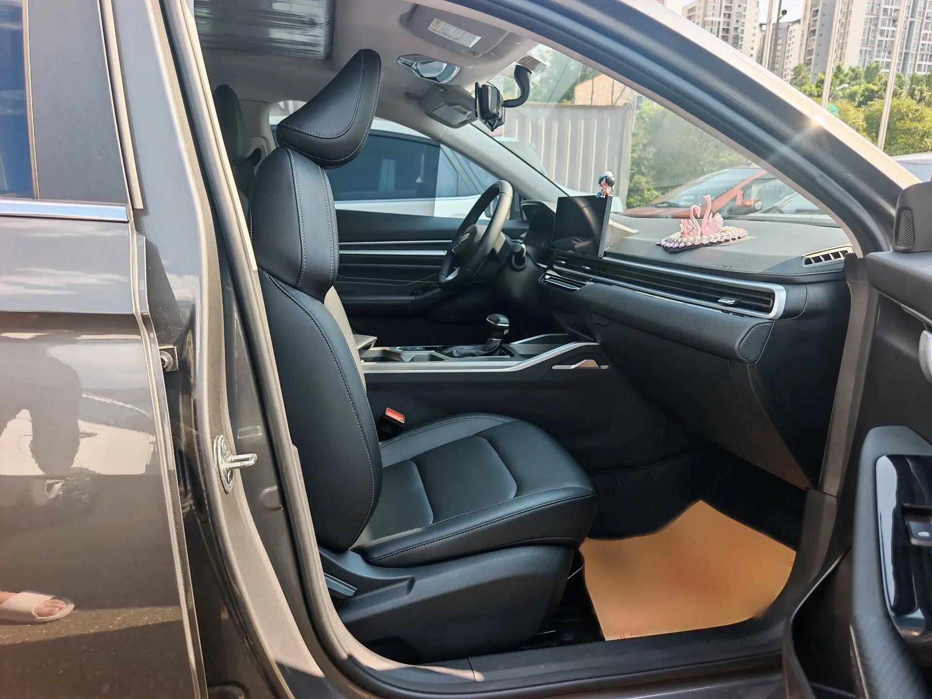 Geely Auto Emgrand 2025 4th Generation 1.5L CVT Luxury Version — миниатюра 13