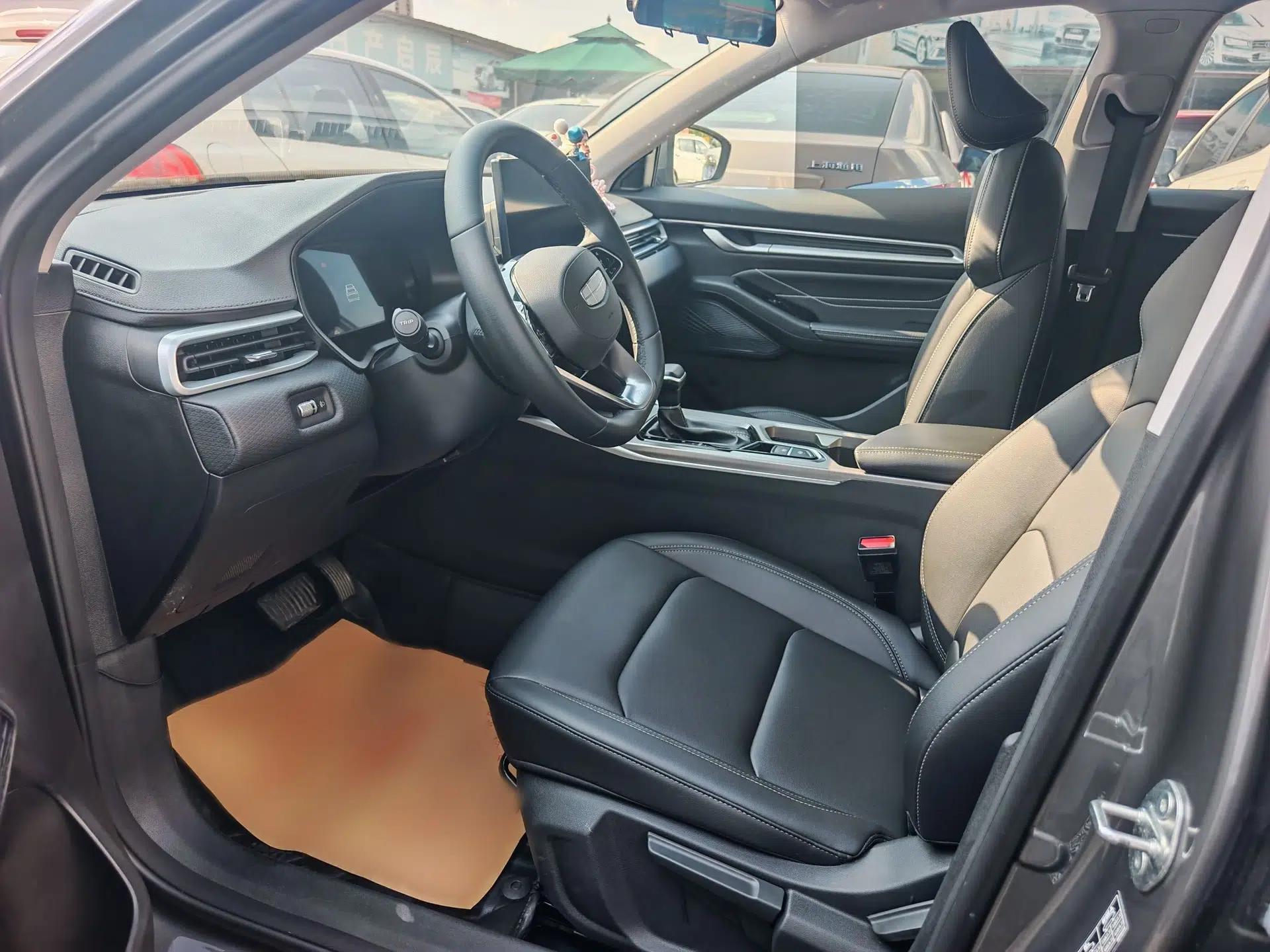 Geely Auto Emgrand 2025 4th Generation 1.5L CVT Luxury Version — миниатюра 15