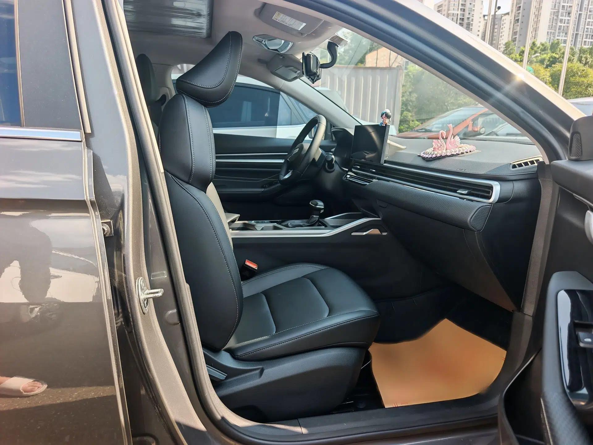 Geely Auto Emgrand 2025 4th Generation 1.5L CVT Luxury Version — миниатюра 17