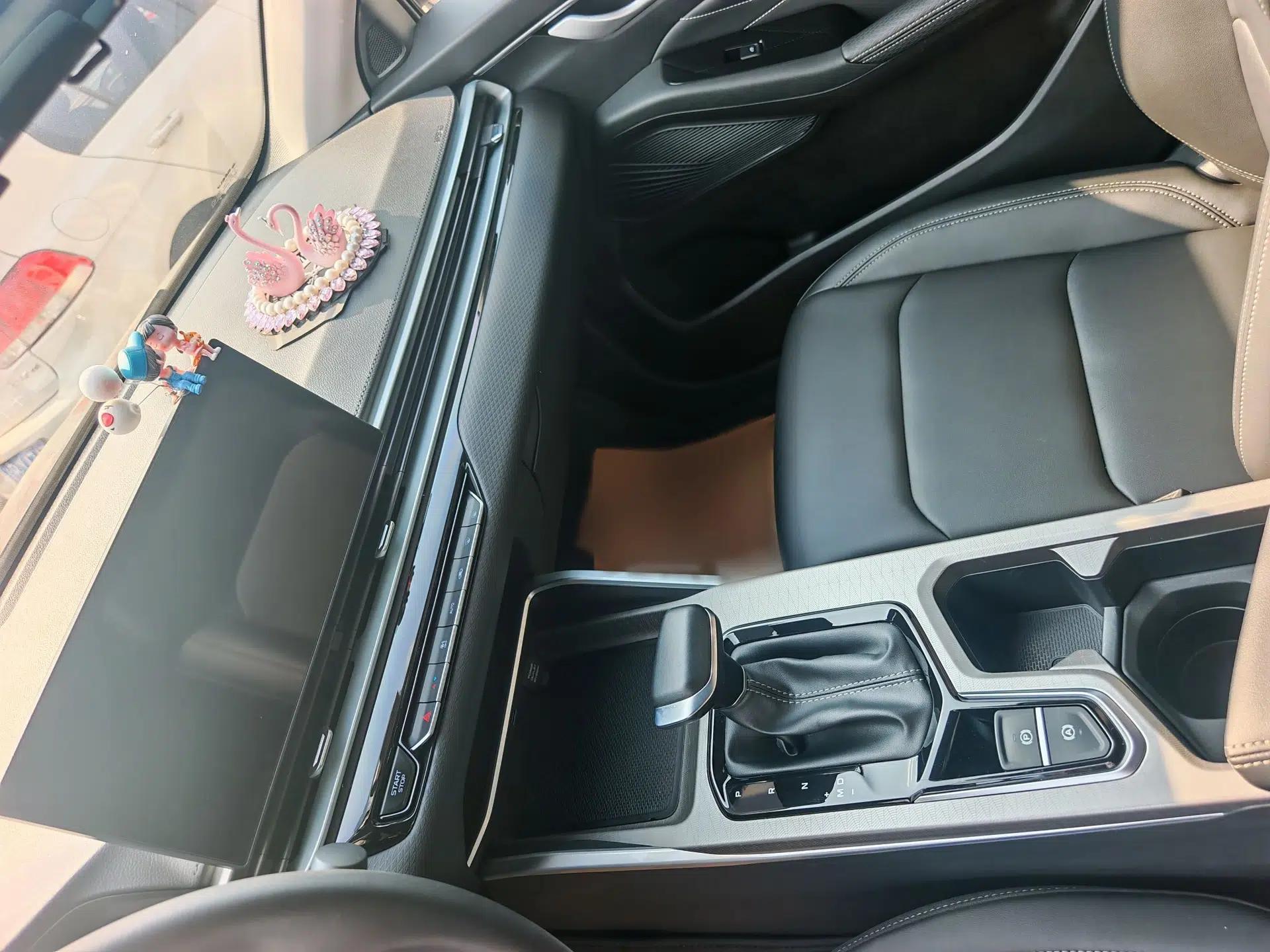Geely Auto Emgrand 2025 4th Generation 1.5L CVT Luxury Version — миниатюра 18