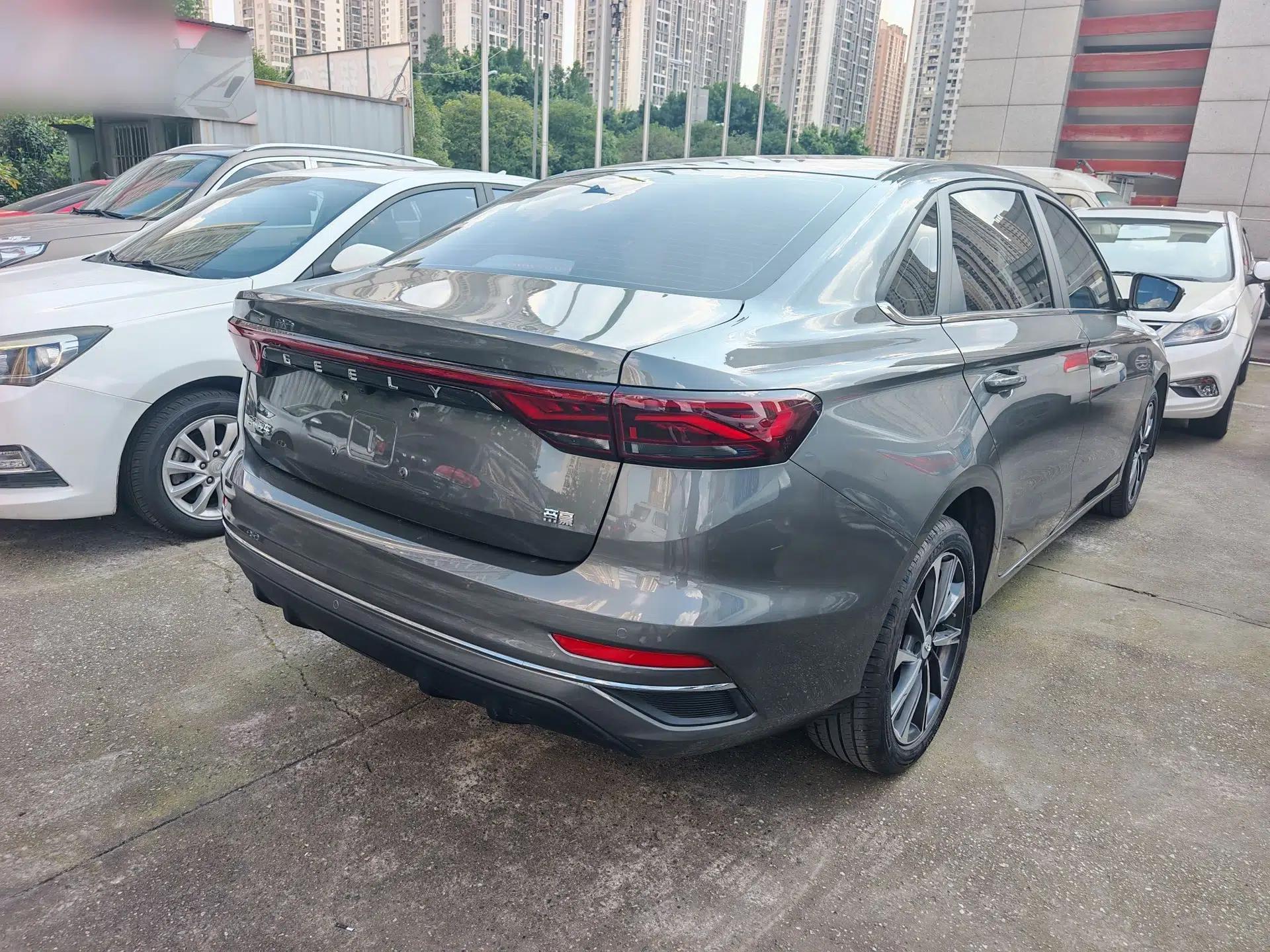 Geely Auto Emgrand 2025 4th Generation 1.5L CVT Luxury Version — миниатюра 6